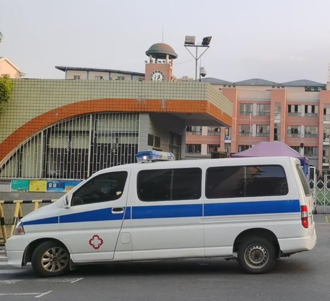 潮阳救护车出租护送骨折病人一公里多少钱